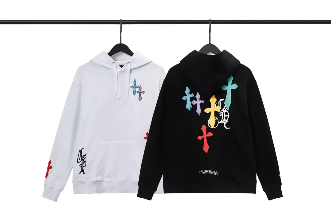 M28—P210 -Chrome Hearts/Chrome Hearts printed sweatshirt cardigan jacket -420 grams of high-density, high-quality wool, soft, delicate and skin-friendly, soft and silky to the touch, warm and skin-friendly -The hardware zipper accessories are all customized and full of details -Colour: black white -Size: S M L XL
